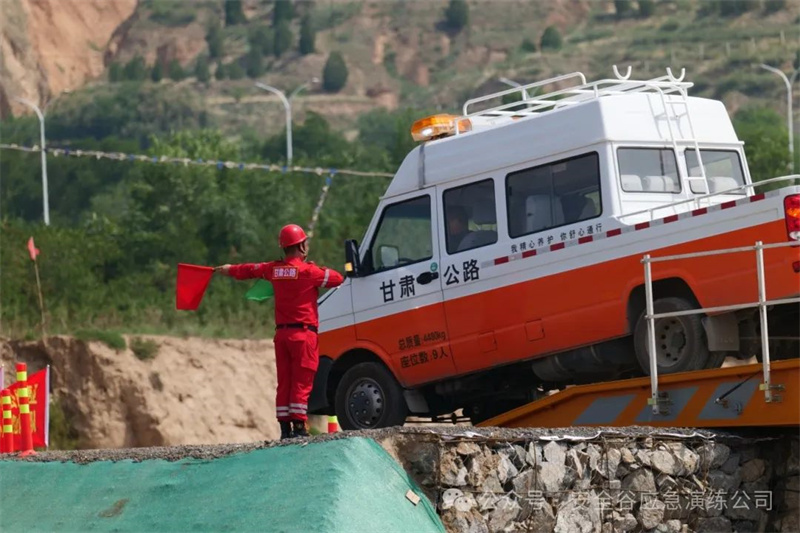 余人，通辽应急保障车辆50余台（套）、无人机等应急通信装备10台（套）。